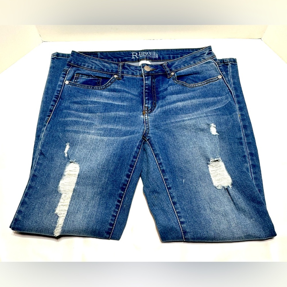Roebuck & CO. Distressed Skinny Crop Jeans Size 6
